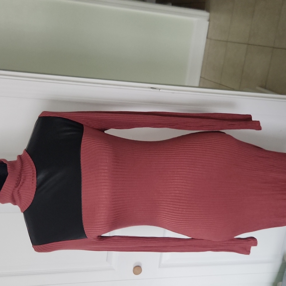 Fitted Ribbed dress - Picture 2 of 4